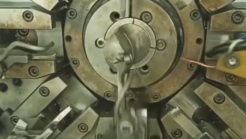 Small size torsion spring