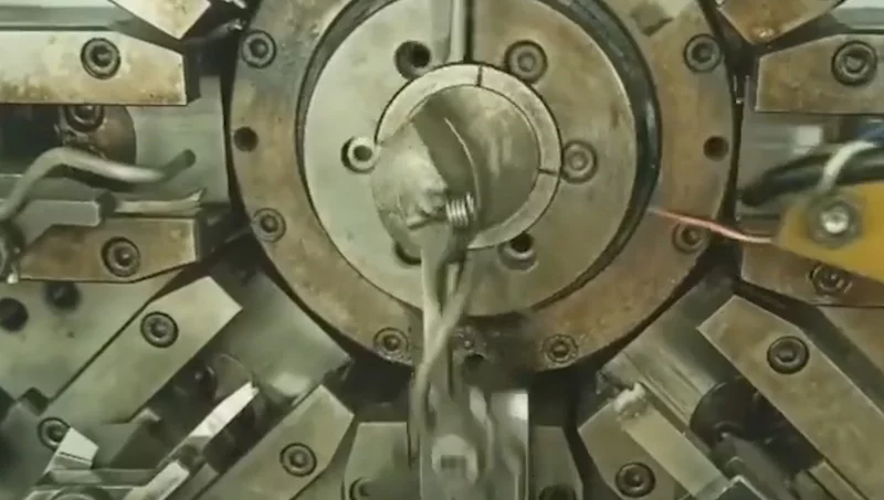 Small size torsion spring