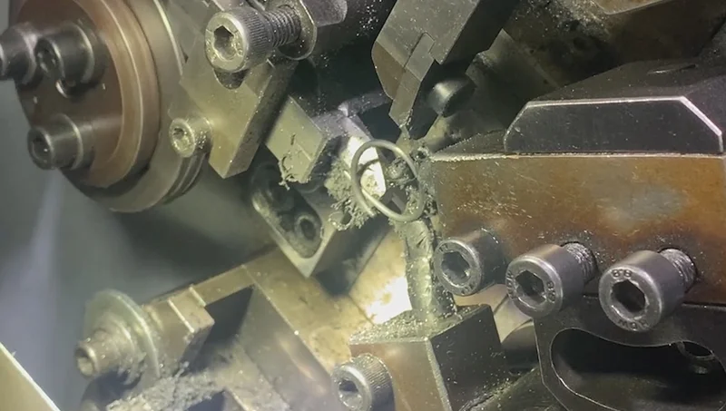 Round-wire-snap-ring-manufacturing